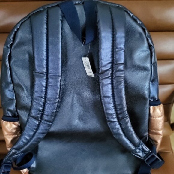 backpack - Picture 4 of 4